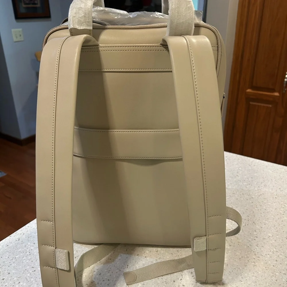 Backpack - Picture 4 of 7